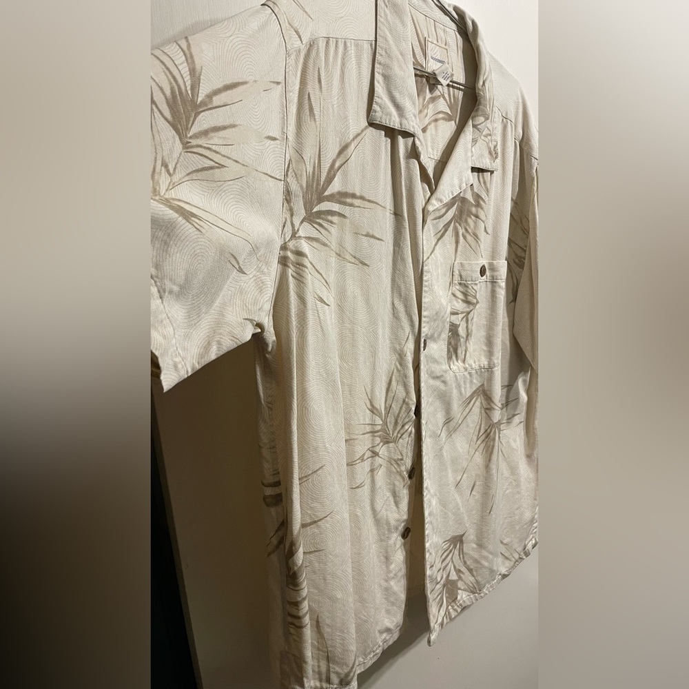 Saddlebred silk short sleeve button-down Hawaiian flowered